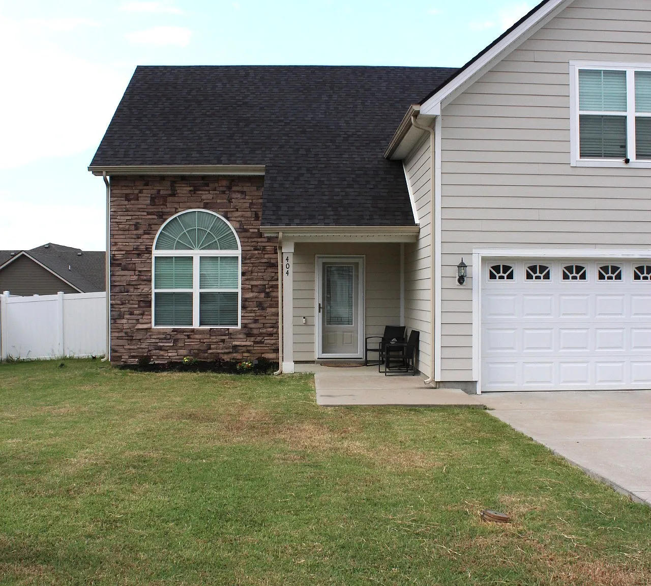 4 bed, 2.5 bath, 2250 sqft, $2,900 — Photo 2