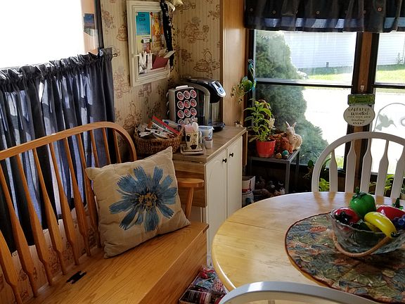 2nd image of 415 Susan Cir E