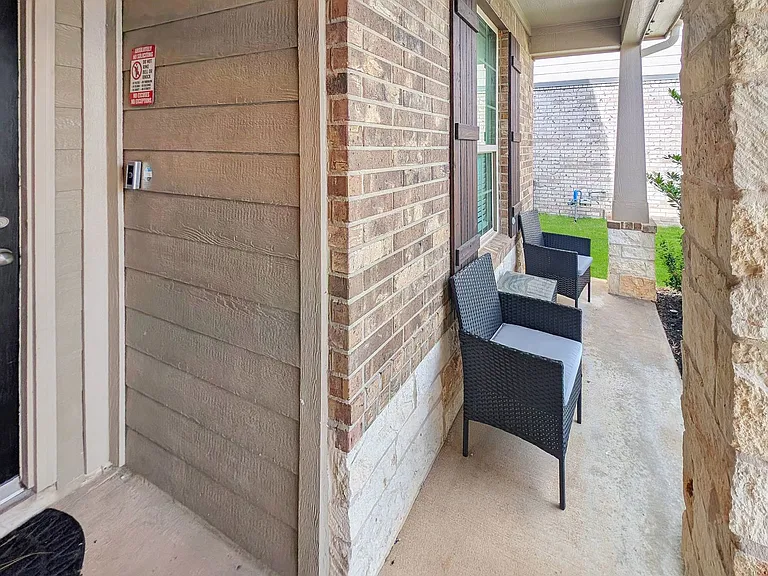 1328 Ventura Creek Dr — Photo 31