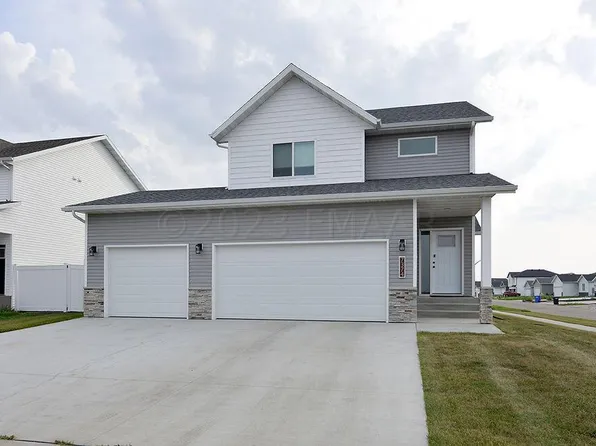 7374 27th St S, Fargo, ND 58104