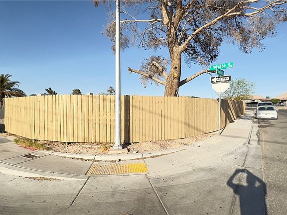 2nd image of 2258 Toiyabe St