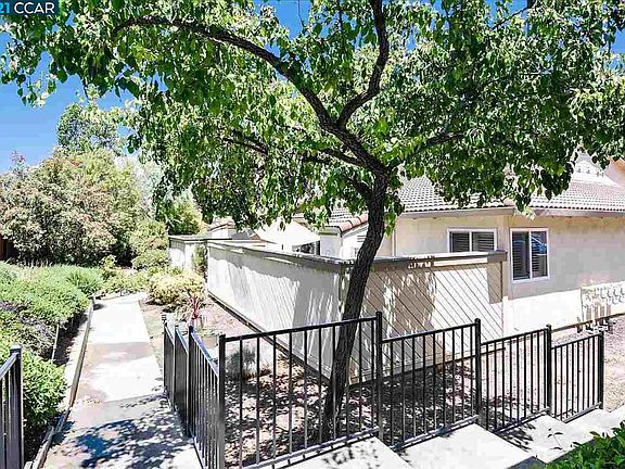 4th image of 405 Vineyard Pl APT C