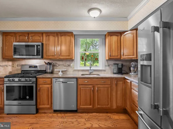11 Meridian Cir, Newtown, PA 18940