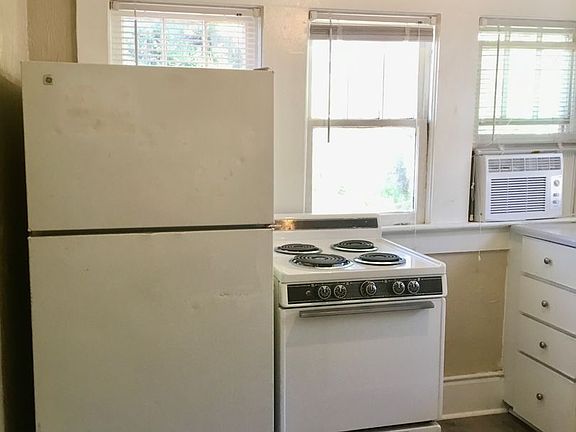 4th image of 1223 17th St W APT D