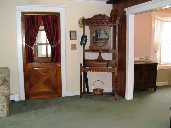 5th image of 266 Paterson Ave