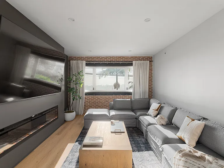 3033 India St #8 — Photo 15