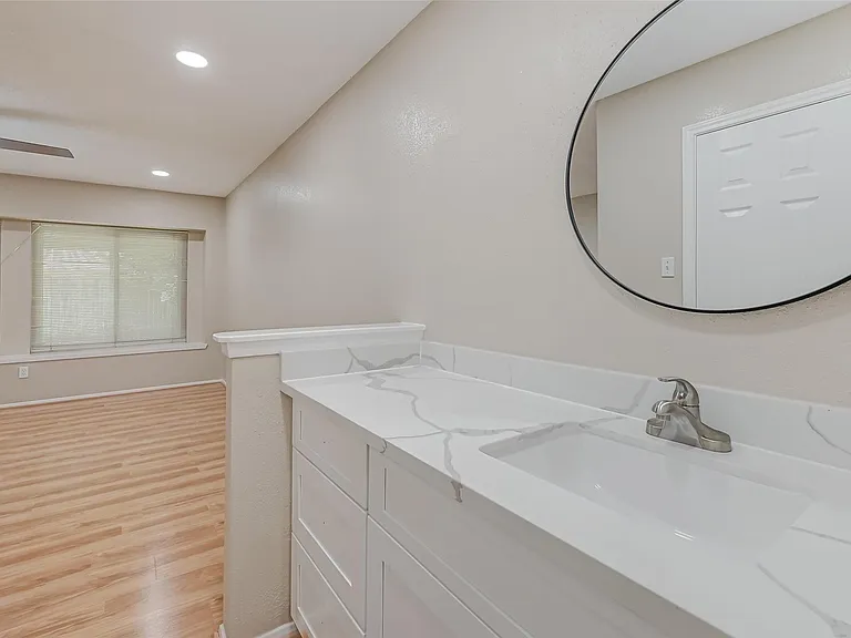 2302 Brook View Ln — Photo 33