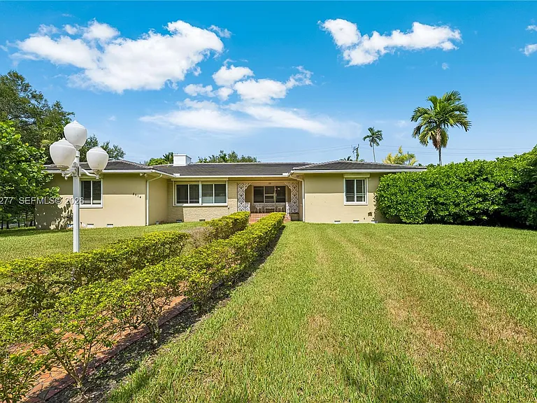 2514 E Granada Blvd — Photo 1