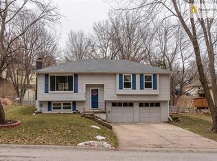 1816 SE Stratford St, Blue Springs, MO 64014
