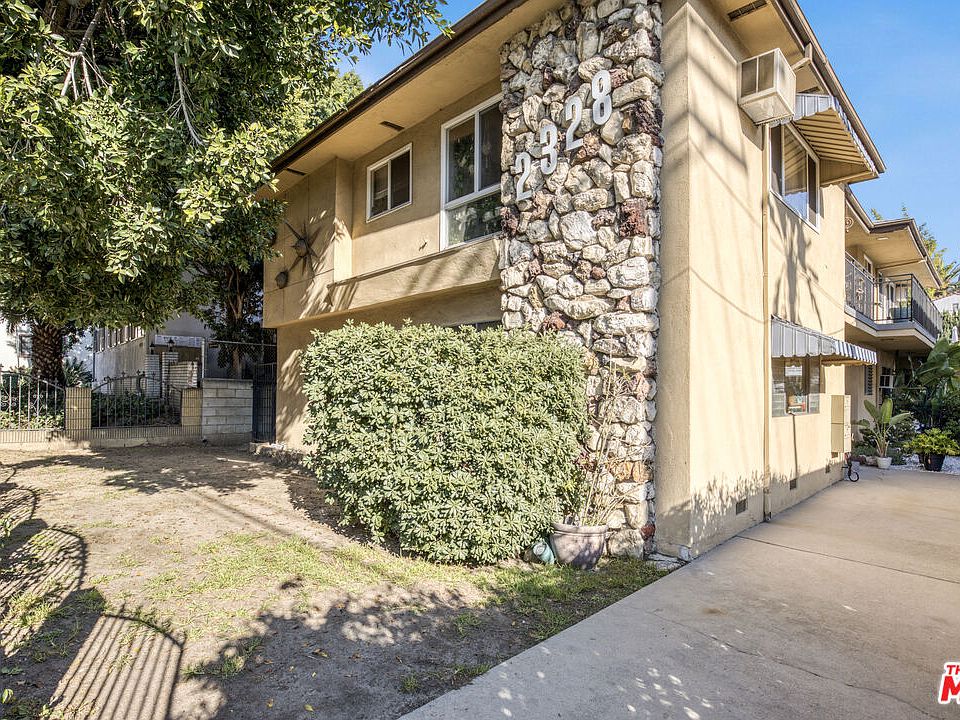 1st image of 2328 N Beachwood Dr