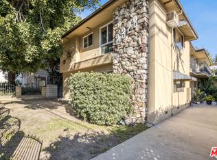 2328 N Beachwood Dr, Los Angeles, CA 90068