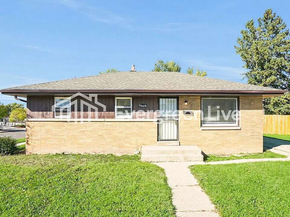 7846 W Luscher Ave