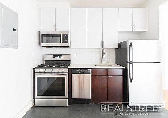 5th image of 90-02 Queens Blvd #31