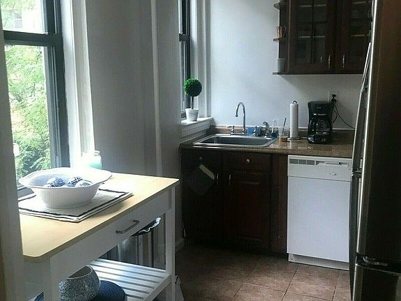 4th image of 240 E 52nd St APT 3E