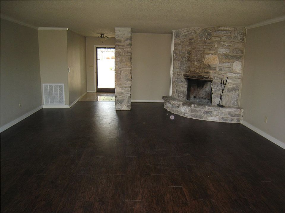 2nd image of 1407 Buena Vista Cir