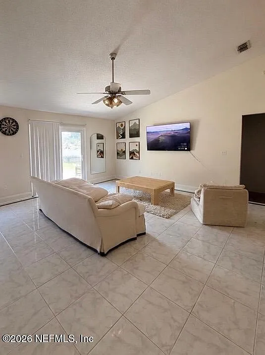 3 bed, 2.0 bath, 1492 sqft, $2,200 — Photo 3