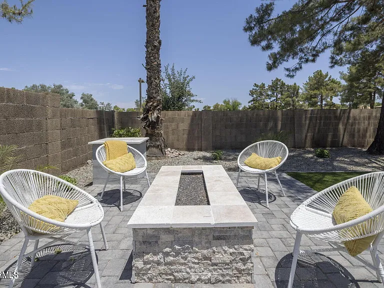 626 E Palomino Dr — Photo 24