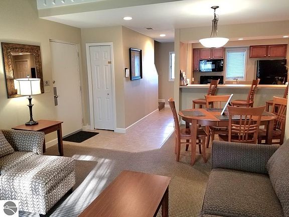 2nd image of 5558 Golfview Ct