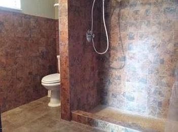 3rd image of 927 Sandle Wood Dr