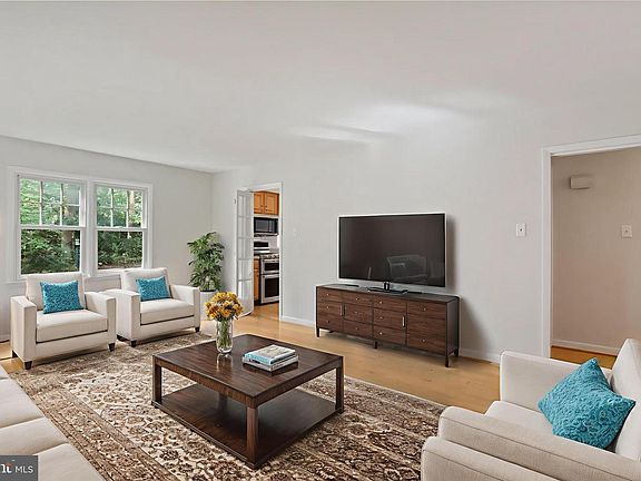 4th image of 20830 Peach Tree Rd