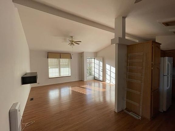 3rd image of 166 Oak Tree Cir