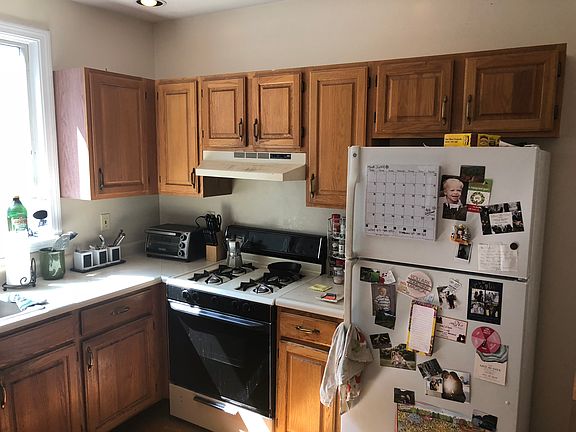 3rd image of 227A Summer St #3