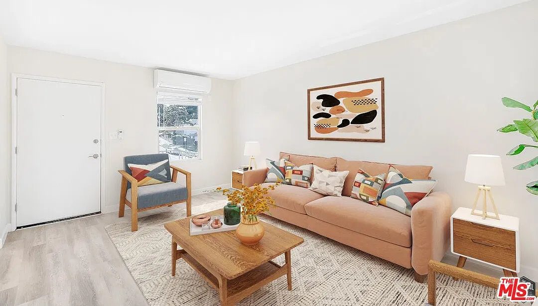 1 bed, 1.0 bath, 600 sqft, $2,350 — Photo 1