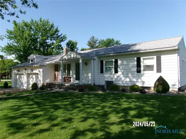 207 W Harvest Ln, Oak Harbor, OH 43449