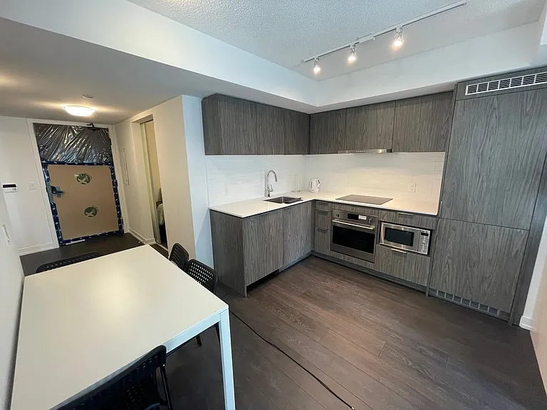 60 Shuter St #905A — Photo 3