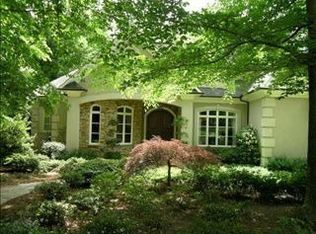 8 Elm Ridge Ln, Greensboro, NC 27408