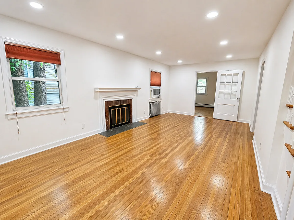 Building Photo - 1106 Bromley Ave