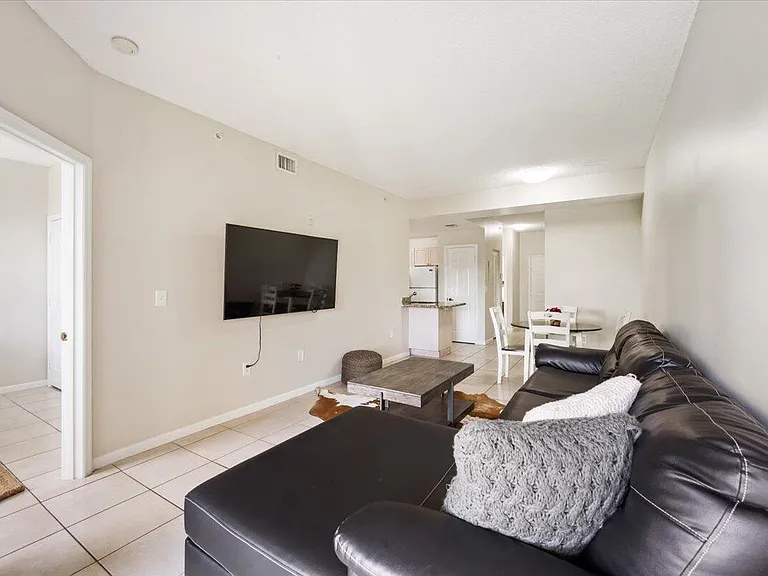 2060 Greenview Shores Blvd #308 — Photo 8