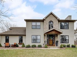 W9125 Tall Pines Pl, Cambridge, WI 53523