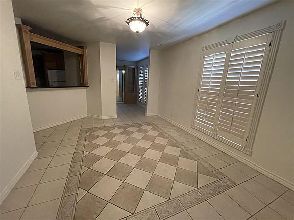 2nd image of 601 Saint James Dr APT 4