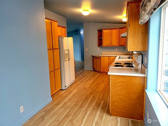 5th image of 900 Grape Drive N #89