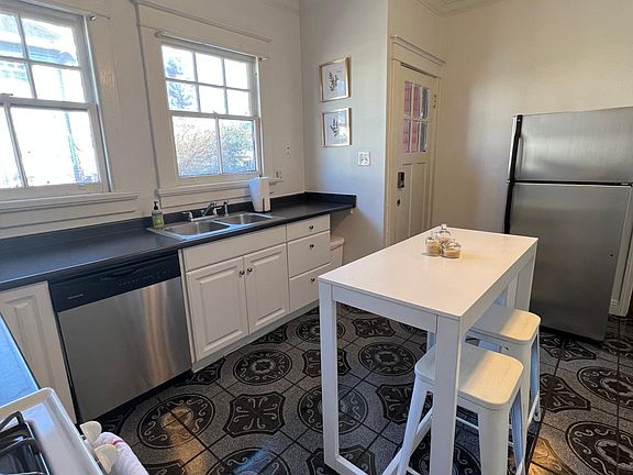 5th image of 722 Weiblen Pl