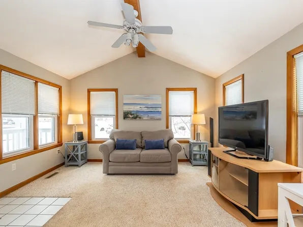 6 Mary Rd, Billerica, MA 01821