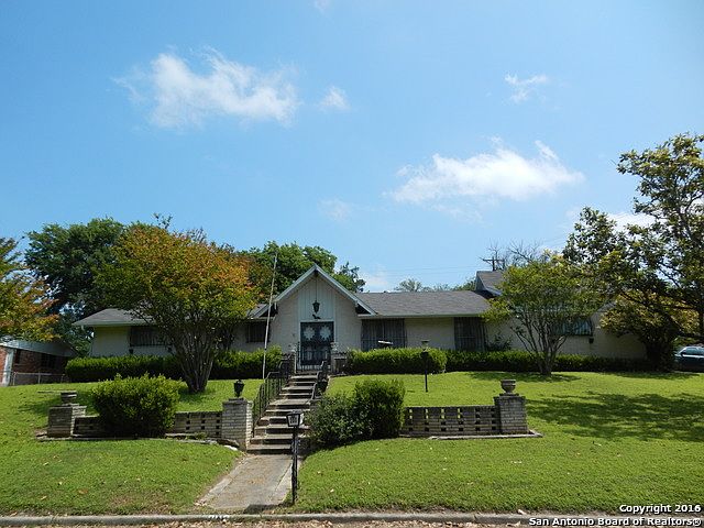 1st image of 203 Highview Dr
