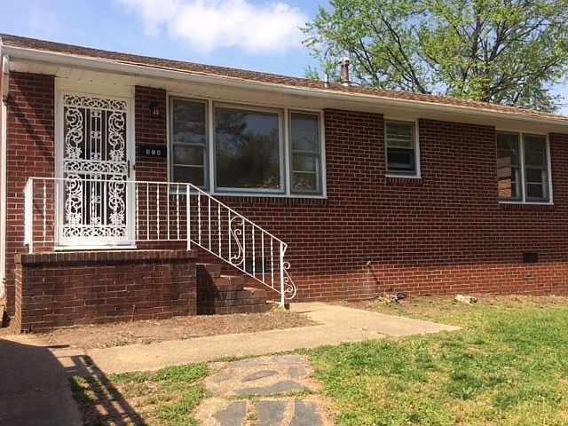 1st image of 928 Clarke St