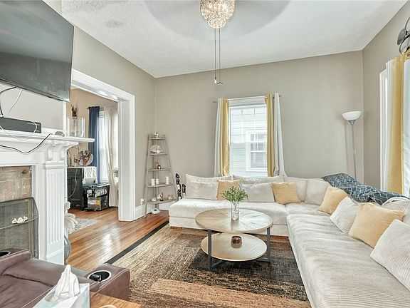 4th image of 62 Rugby Ave