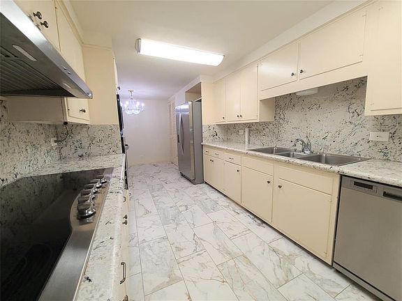 5th image of 4950 Woodway Dr Unit 302