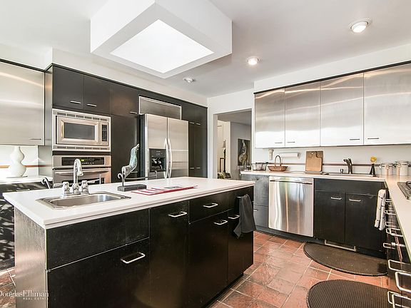 4th image of 15 Lodge Ln