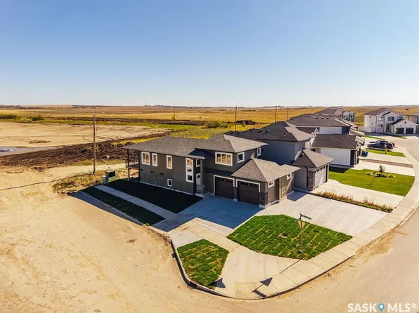 492 Woolf Bend, Saskatoon, SK S7W 1E4