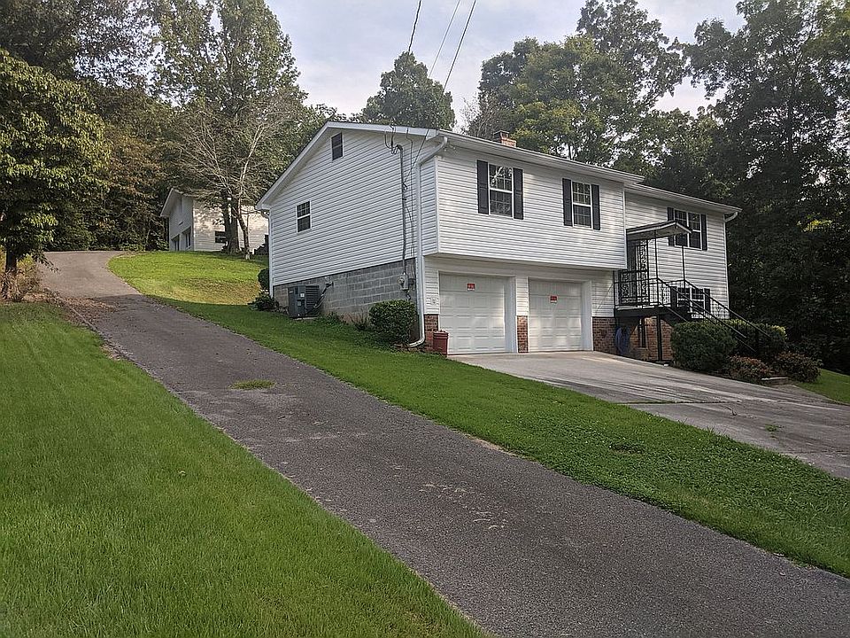 Separate driveway to workshop