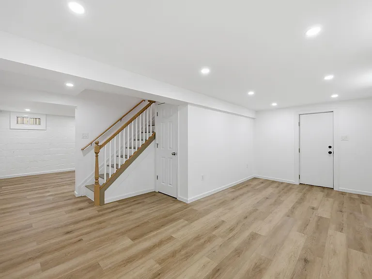 4453 S Dakota Ave NE — Photo 21