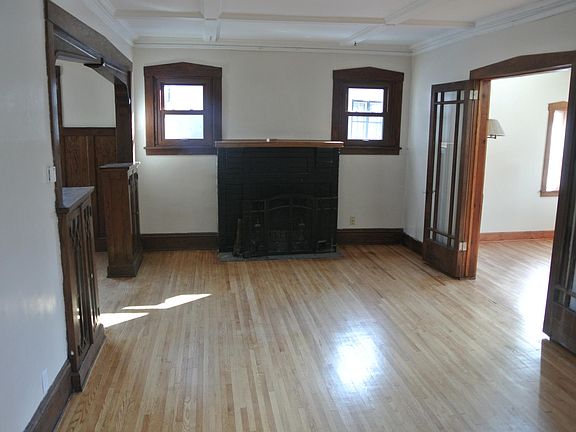 4th image of 180 Fairview Ave S