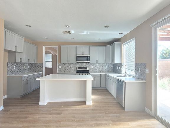 3rd image of 13438 Kyle Dr