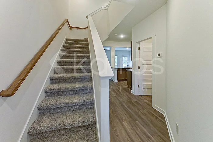 4 bed, 2.5 bath, 1947 sqft, $1,875 — Photo 2