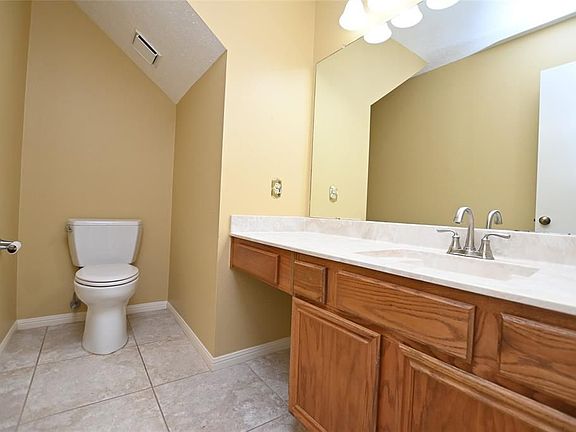 4th image of 2507 Foxden Dr