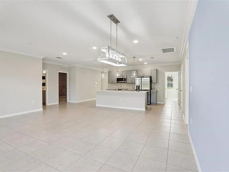 2410 Park Ave — Photo 4